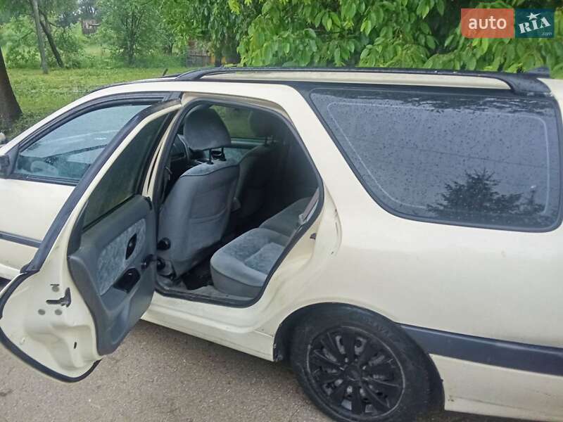 Універсал Renault Laguna 1995 в Золочеві