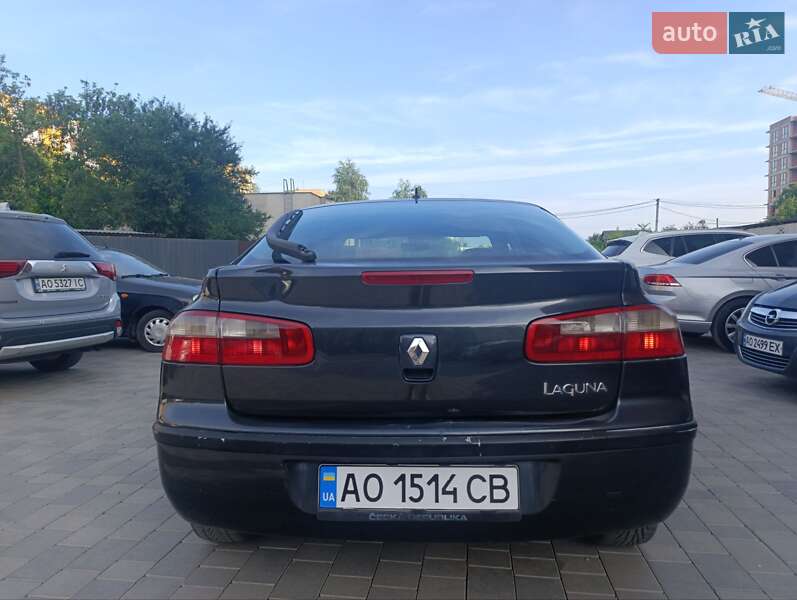 Ліфтбек Renault Laguna 2002 в Ужгороді