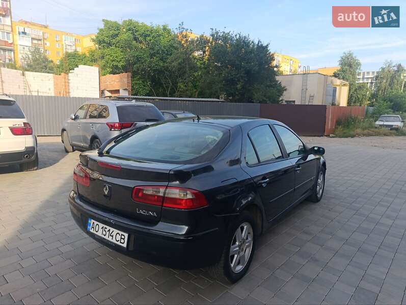 Ліфтбек Renault Laguna 2002 в Ужгороді