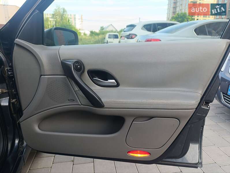 Ліфтбек Renault Laguna 2002 в Ужгороді