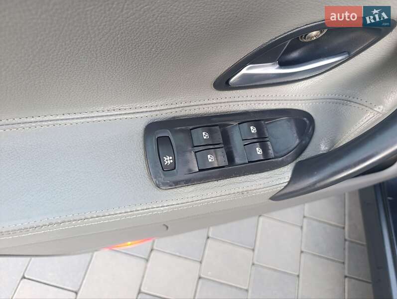 Ліфтбек Renault Laguna 2002 в Ужгороді