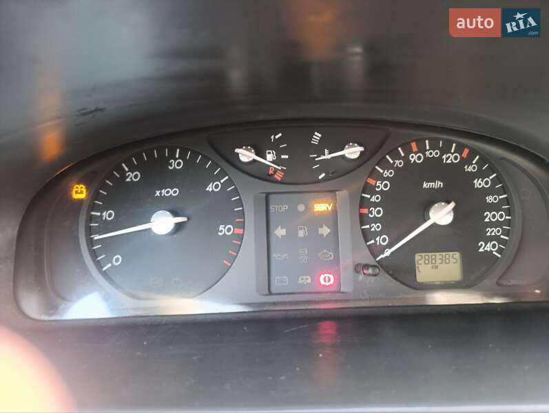 Ліфтбек Renault Laguna 2002 в Ужгороді
