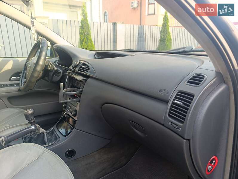 Ліфтбек Renault Laguna 2002 в Ужгороді