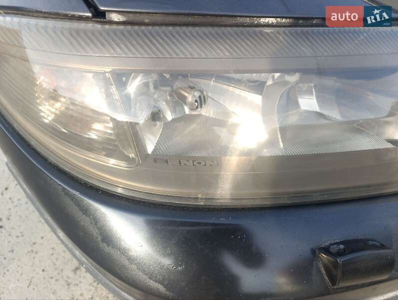 Ліфтбек Renault Laguna 2002 в Ужгороді