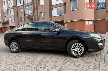 Лифтбек Renault Laguna 2011 в 