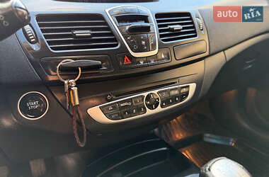 Лифтбек Renault Laguna 2011 в 