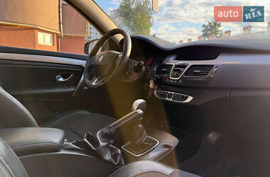 Лифтбек Renault Laguna 2011 в 