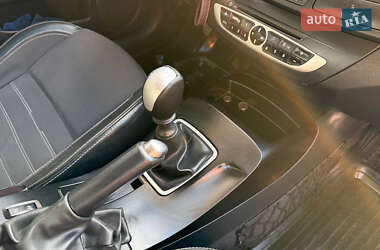 Лифтбек Renault Laguna 2011 в 