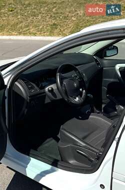 Лифтбек Renault Laguna 2013 в 