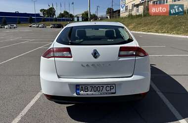 Лифтбек Renault Laguna 2013 в 