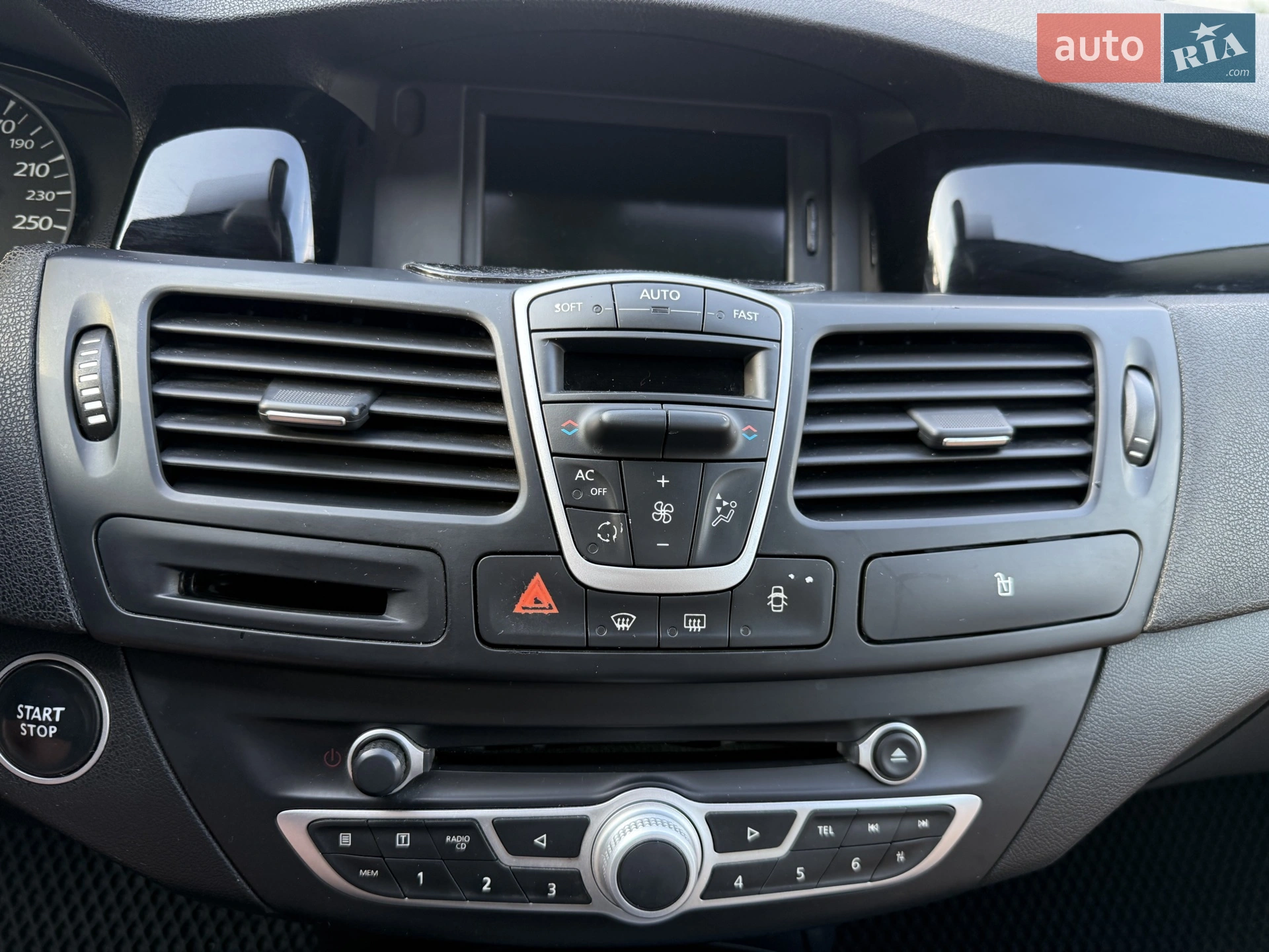 2011 Renault Laguna - мініатюра 23