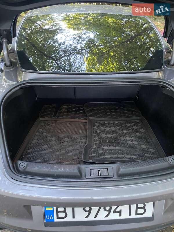 Купе Renault Laguna 2009 в Зіньківі