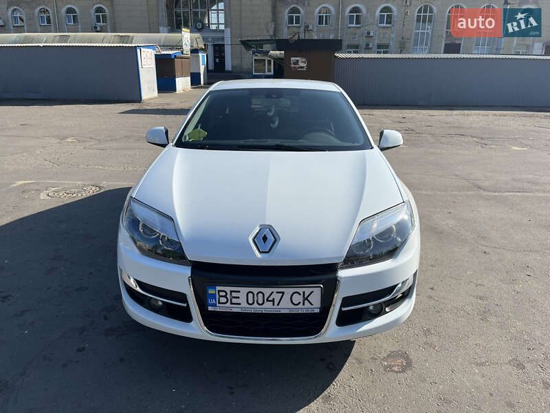 Лифтбек Renault Laguna 2011 в 