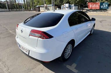 Лифтбек Renault Laguna 2011 в 