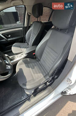 Лифтбек Renault Laguna 2011 в 