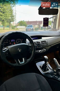 Лифтбек Renault Laguna 2010 в 