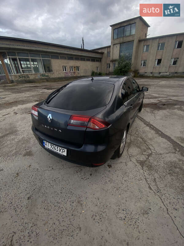 Лифтбек Renault Laguna 2011 в Ржищеве