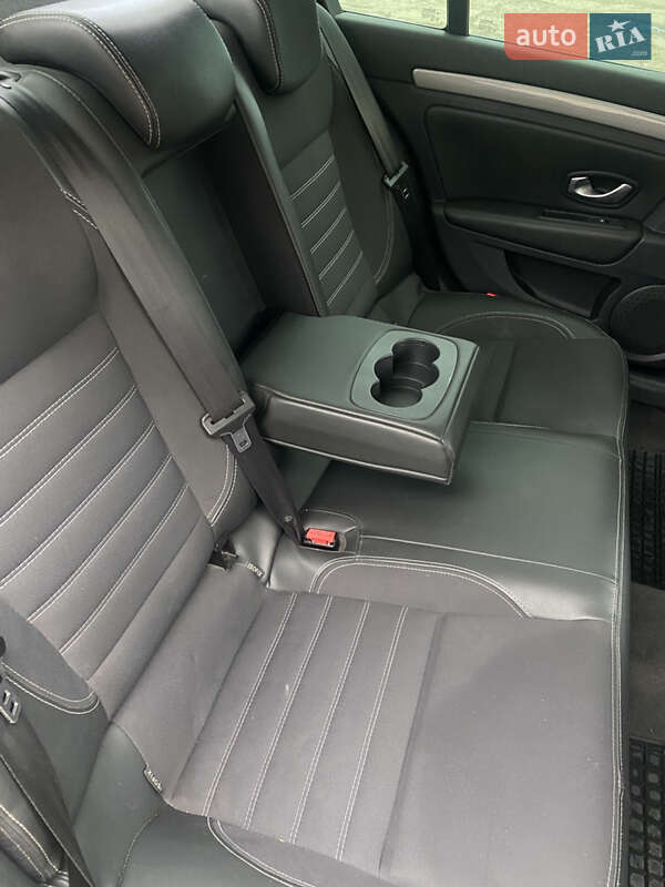 Лифтбек Renault Laguna 2011 в Ржищеве