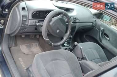 Лифтбек Renault Laguna 2003 в 
