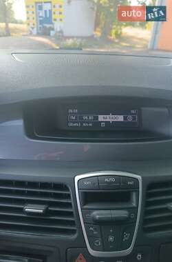 Лифтбек Renault Laguna 2010 в 