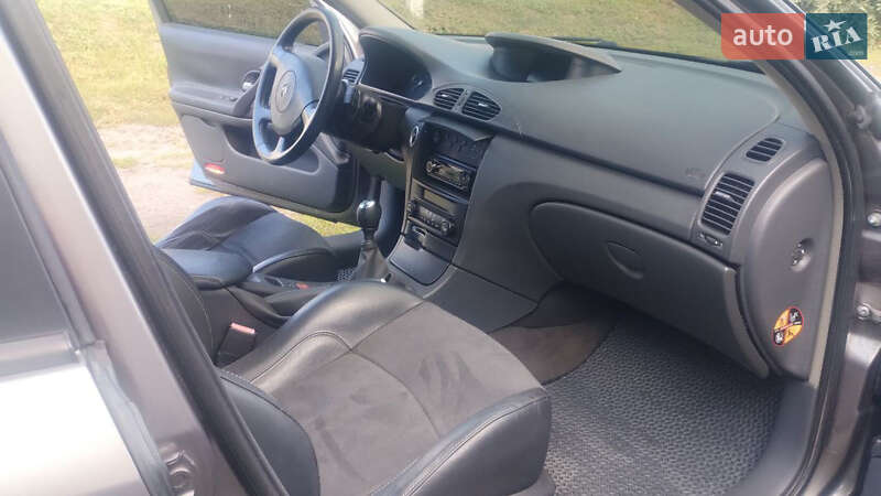 Ліфтбек Renault Laguna 2004 в Києві