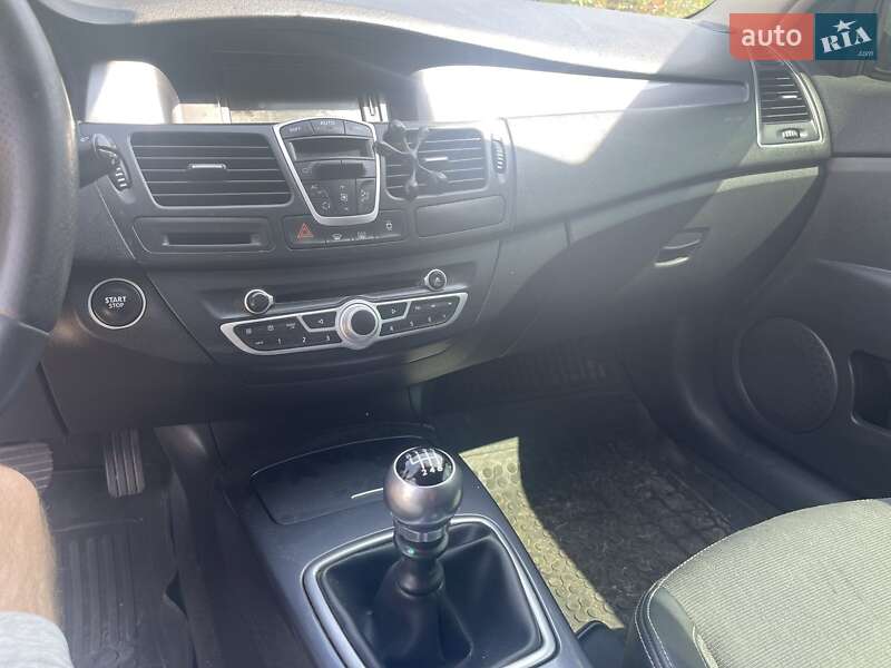 Лифтбек Renault Laguna 2010 в Млинове