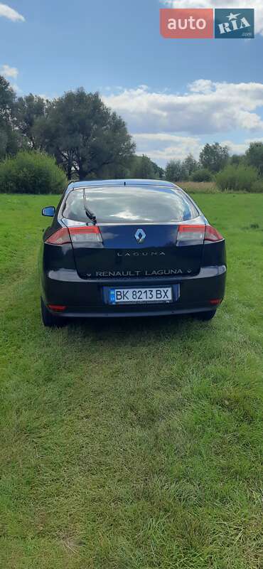 Лифтбек Renault Laguna 2011 в Вараше