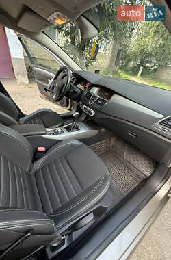 Лифтбек Renault Laguna 2013 в 