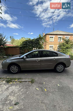 Лифтбек Renault Laguna 2013 в 