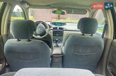 Лифтбек Renault Laguna 2001 в 