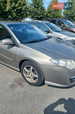 Лифтбек Renault Laguna 2010 в 