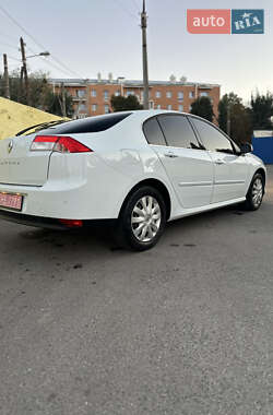Лифтбек Renault Laguna 2010 в 