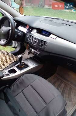 Лифтбек Renault Laguna 2010 в 