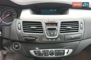Лифтбек Renault Laguna 2011 в 