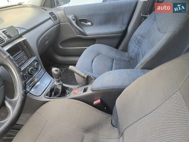 Лифтбек Renault Laguna 2001 в Киеве