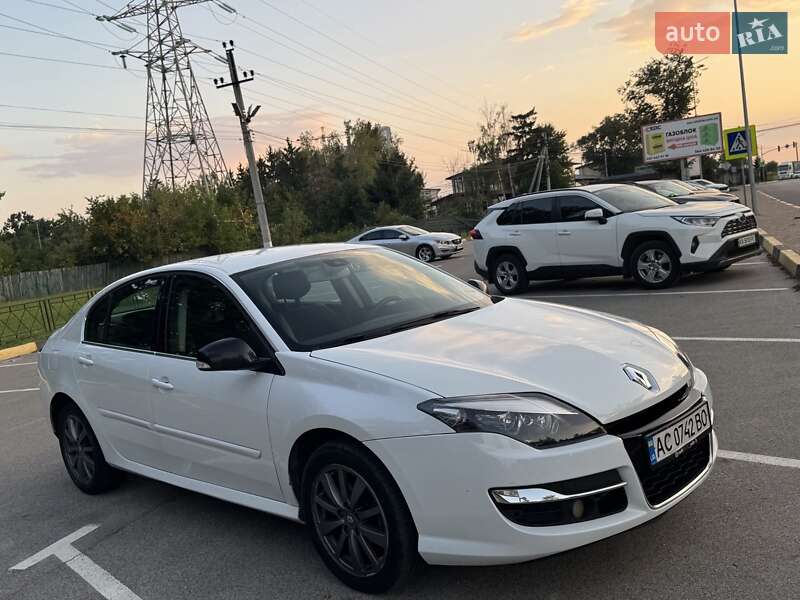 Лифтбек Renault Laguna 2013 в 