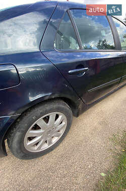 Лифтбек Renault Laguna 2002 в 