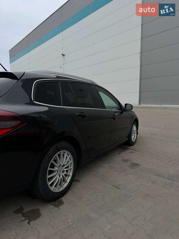Универсал Renault Laguna 2011 в Крюковщине