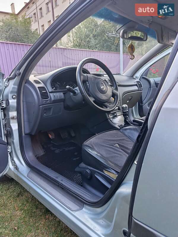 Универсал Renault Laguna 2004 в Черновцах