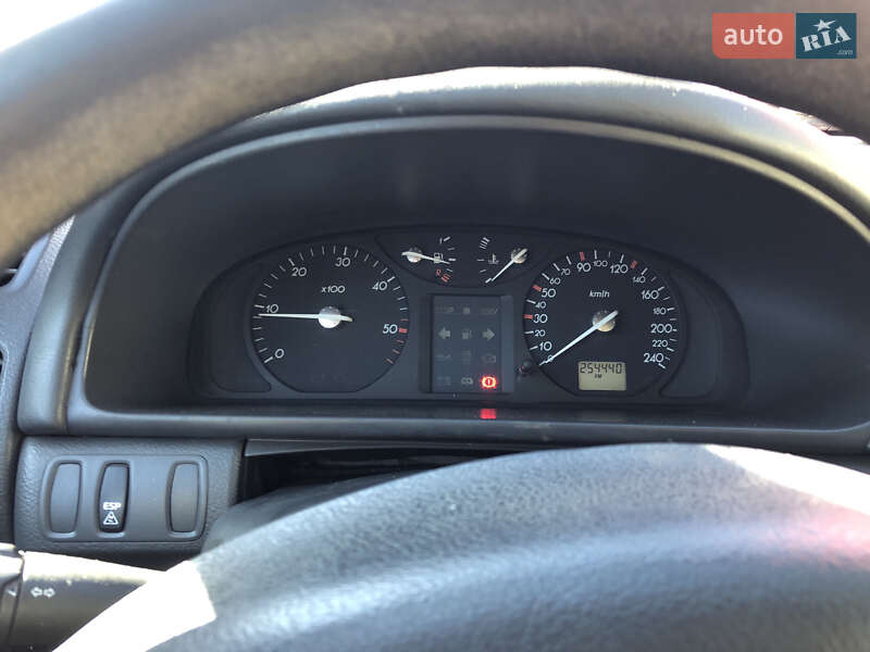 Ліфтбек Renault Laguna 2004 в Львові