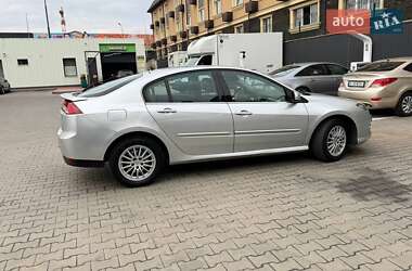 Лифтбек Renault Laguna 2011 в 