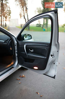 Ліфтбек Renault Laguna 2010 в 