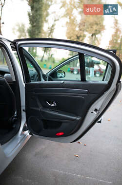 Ліфтбек Renault Laguna 2010 в 