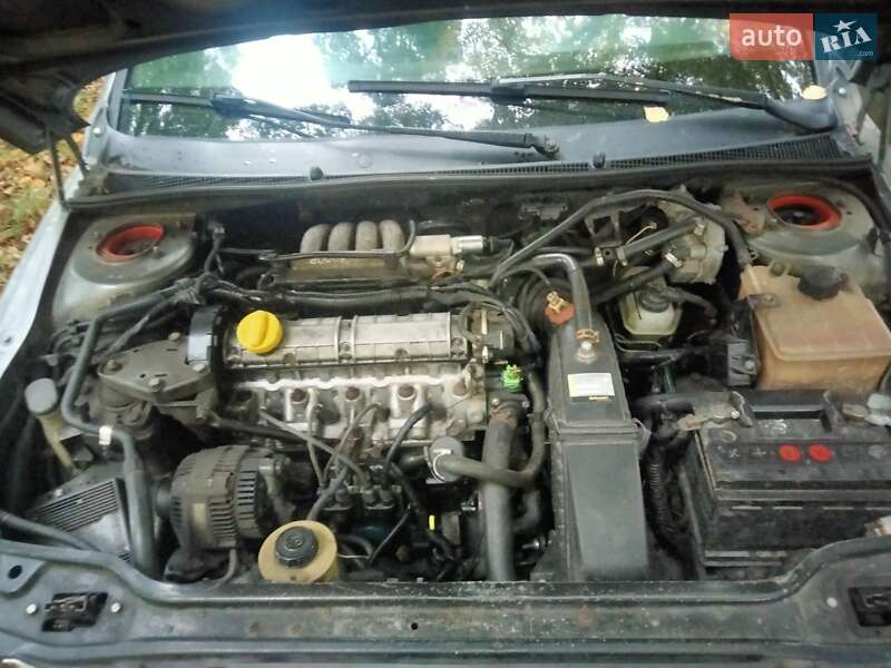 Лифтбек Renault Laguna 1999 в Мене