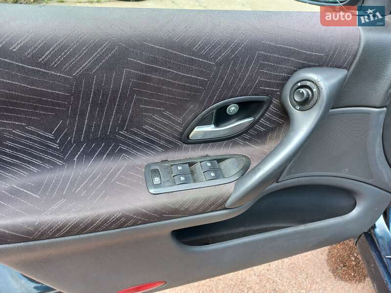 Универсал Renault Laguna 2004 в Чернигове