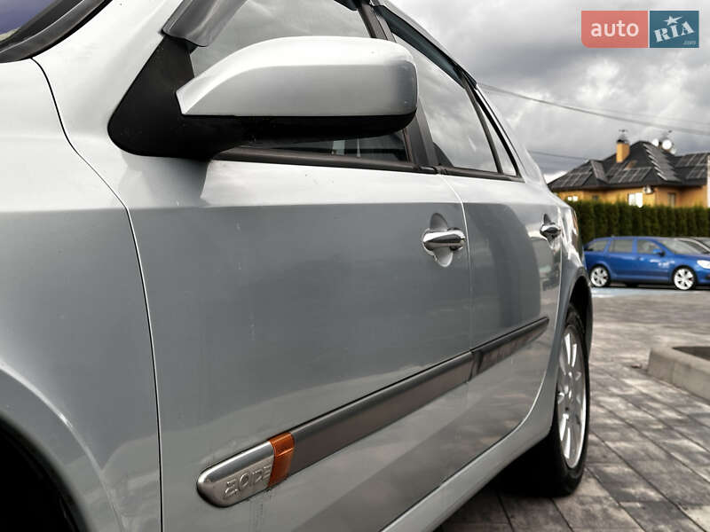 Лифтбек Renault Laguna 2002 в Луцке