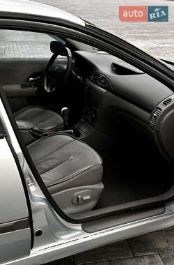 Лифтбек Renault Laguna 2002 в 
