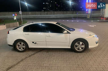Ліфтбек Renault Laguna 2012 в 