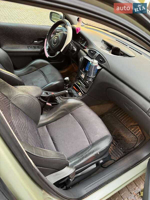 Универсал Renault Laguna 2001 в Тернополе