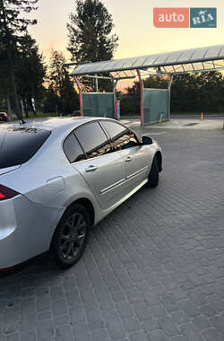 Лифтбек Renault Laguna 2011 в 